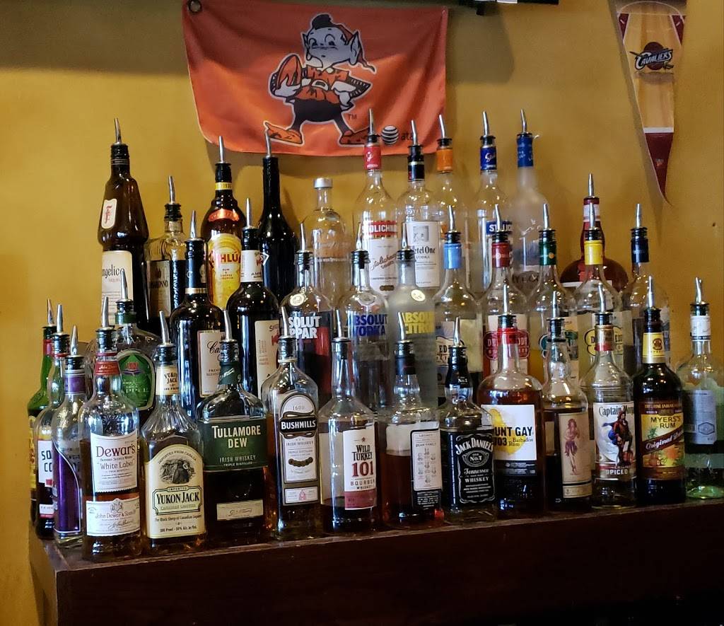 Street Meet The American Tavern | restaurant | Port Royal Plaza, D11, 95 Mathews Dr, Hilton Head Island, SC 29926, USA | 8438422570 OR +1 843-842-2570