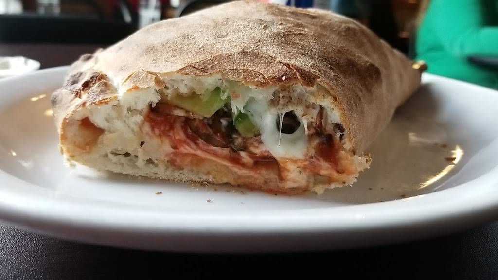 Ernis Place Restaurant & Pizza | restaurant | 171 Smith St, Arthur, ON N0G 1A0, Canada | 5198483541 OR +1 519-848-3541