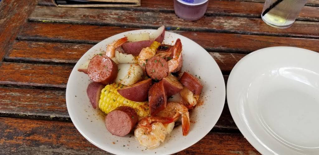 Reds Ice House | restaurant | 98 Church St, Mt Pleasant, SC 29464, USA | 8433880003 OR +1 843-388-0003