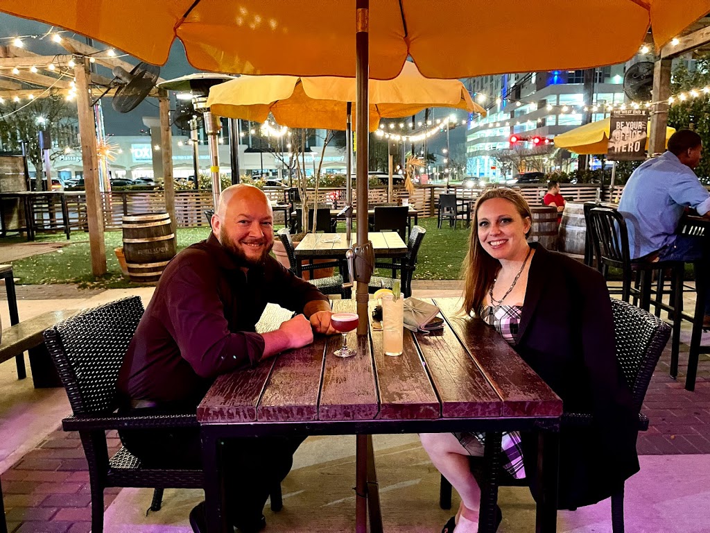 The West End - A Public House | restaurant | 5320 Westheimer Rd, Houston, TX 77056, USA | 7135900616 OR +1 713-590-0616