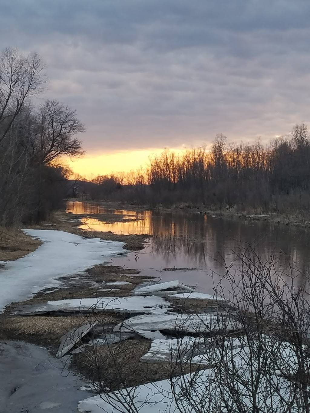 The Dock | restaurant | 50 WI-19, Waterloo, WI 53594, USA | 9204789787 OR +1 920-478-9787