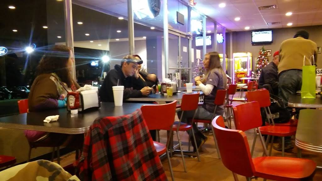 Mojos Famous Burgers | restaurant | 21 Plaza Dr, Travelers Rest, SC 29690, USA | 8646102657 OR +1 864-610-2657