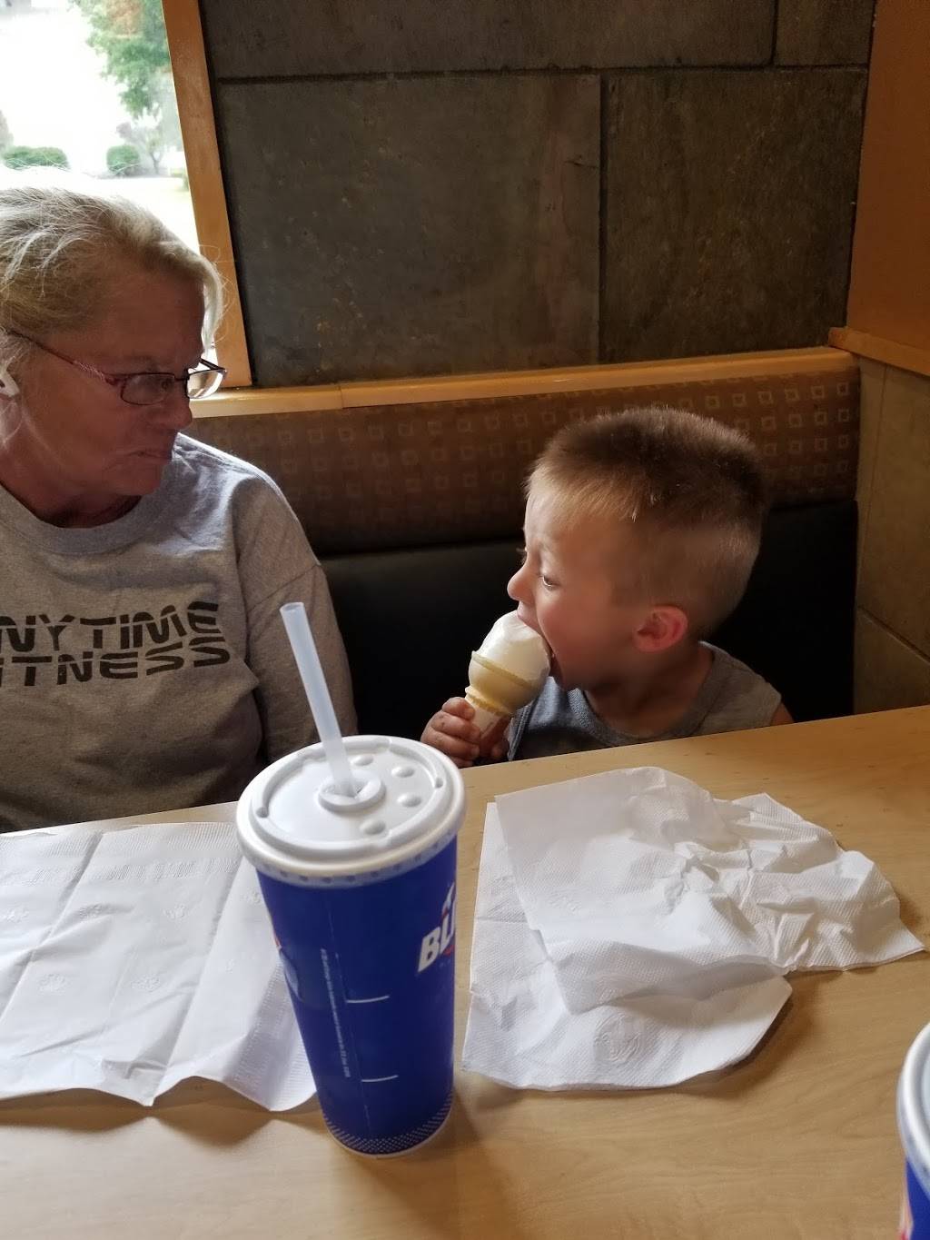 Dairy Queen Grill & Chill | restaurant | 519 Main St, Mt Vernon, IL 62864, USA | 6182423900 OR +1 618-242-3900