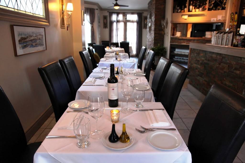 Veloute Bistro & Catering | restaurant | 2343 Queen St E, Toronto, ON M4E 1H2, Canada | 4166967392 OR +1 416-696-7392