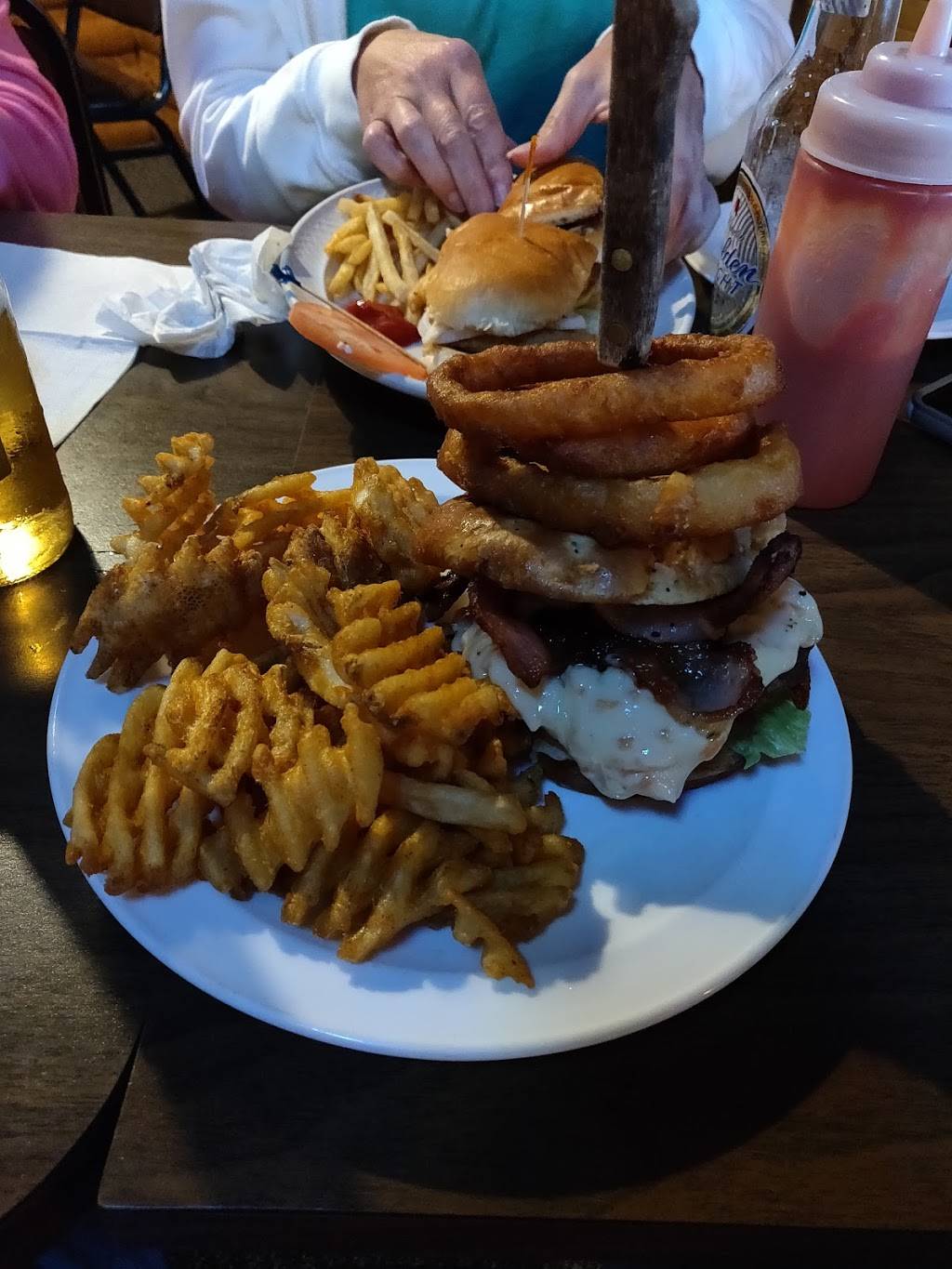 Hillcrest Family Restaurant | restaurant | 1004 Shamrock Ln, Albany, MN 56307, USA | 3208452168 OR +1 320-845-2168