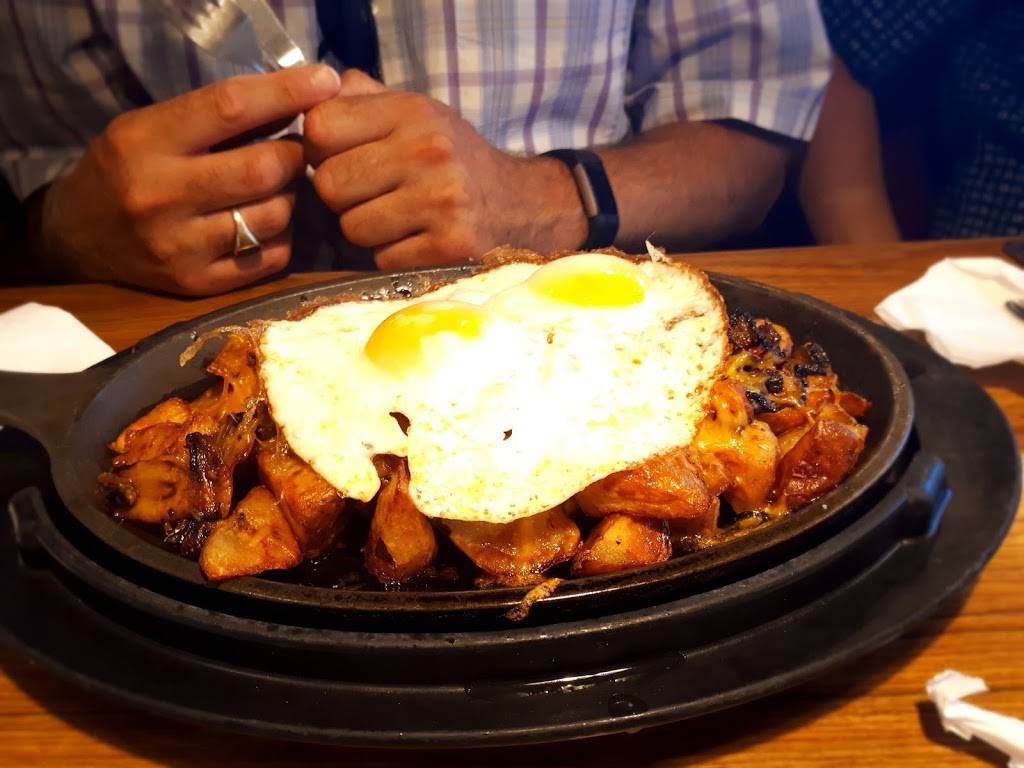 Dennys | meal takeaway | 3881 W Flamingo Rd, Las Vegas, NV 89103, USA | 7026255371 OR +1 702-625-5371