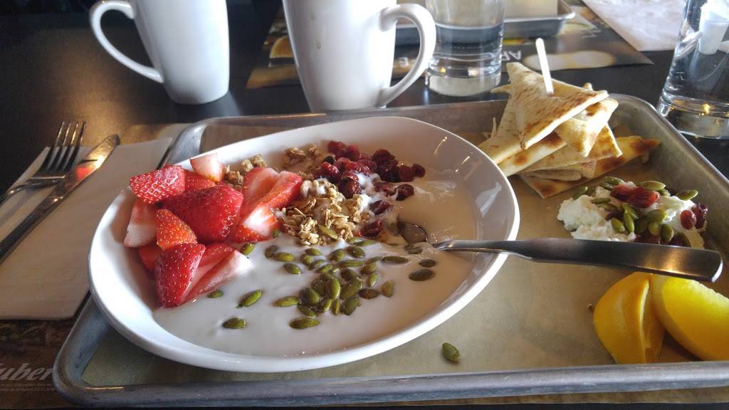 Rôtisserie St-Hubert | restaurant | 609 Boulevard des Bois Francs S, Victoriaville, QC G6P 5X2, Canada | 8193579226 OR +1 819-357-9226