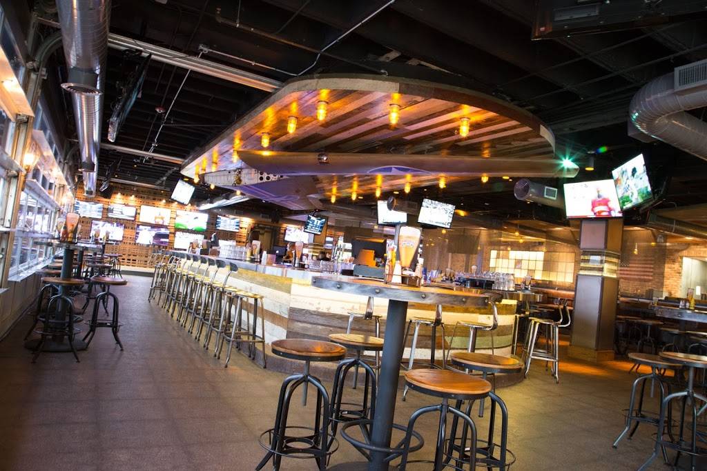 Bombshells | restaurant | 7501 N Stemmons Fwy, Dallas, TX 75247, USA | 2142672662 OR +1 214-267-2662