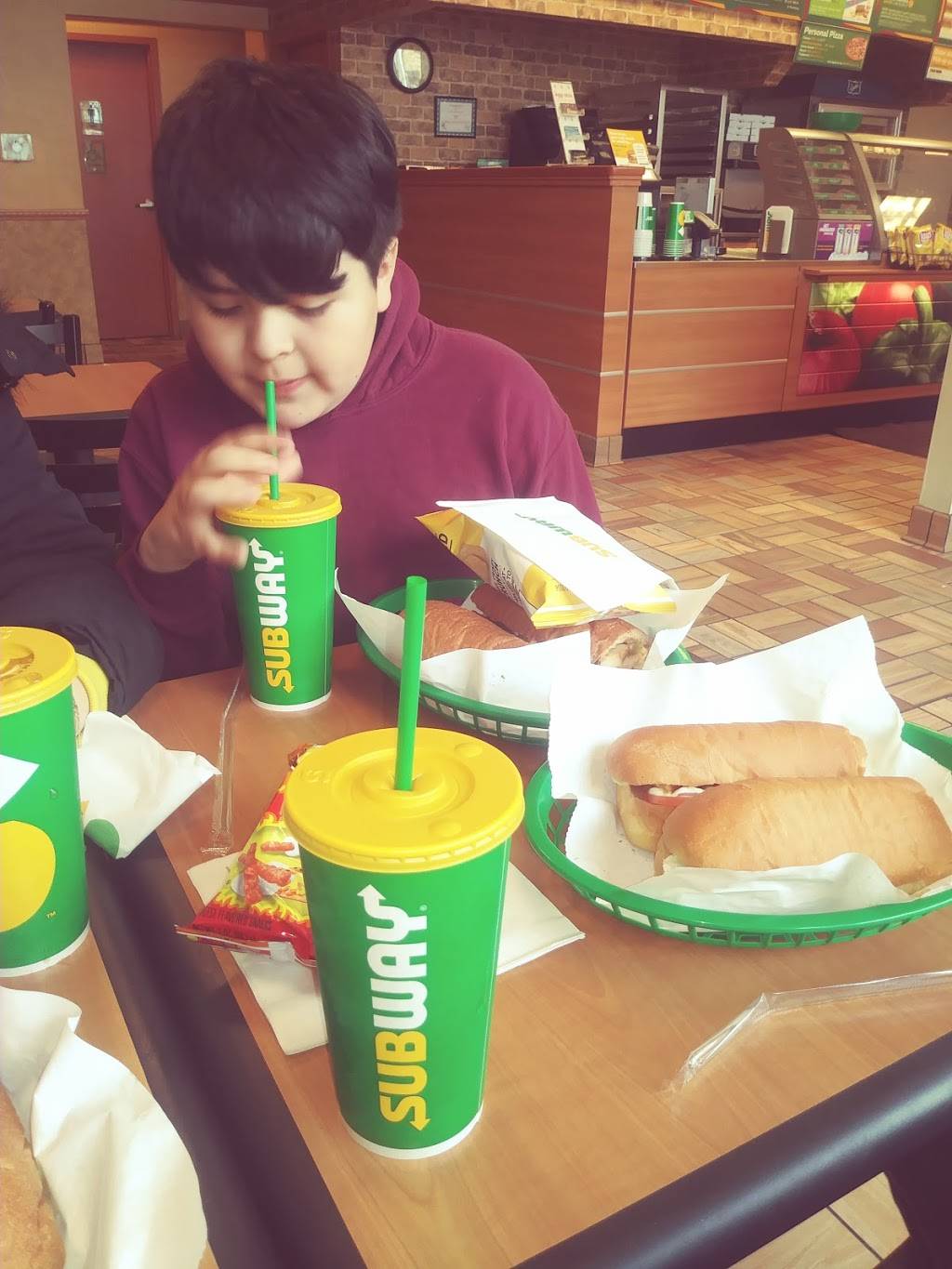 Subway Restaurants | restaurant | 5 E Downer Pl, Aurora, IL 60505, USA | 6308014282 OR +1 630-801-4282