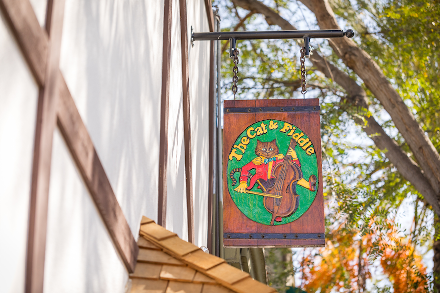 The Cat & Fiddle Pub & Restaurant | restaurant | 742 N Highland Ave, Hollywood, CA 90038, USA | 3234683800 OR +1 323-468-3800