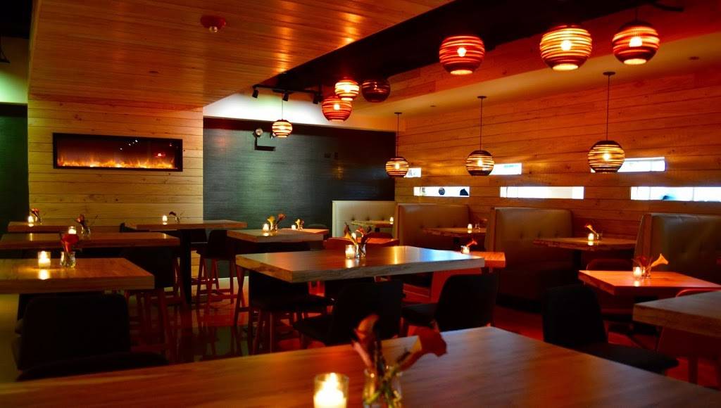 Tiny Tavern | night club | 600 E Grand Ave, Chicago, IL 60611, USA | 3123743923 OR +1 312-374-3923