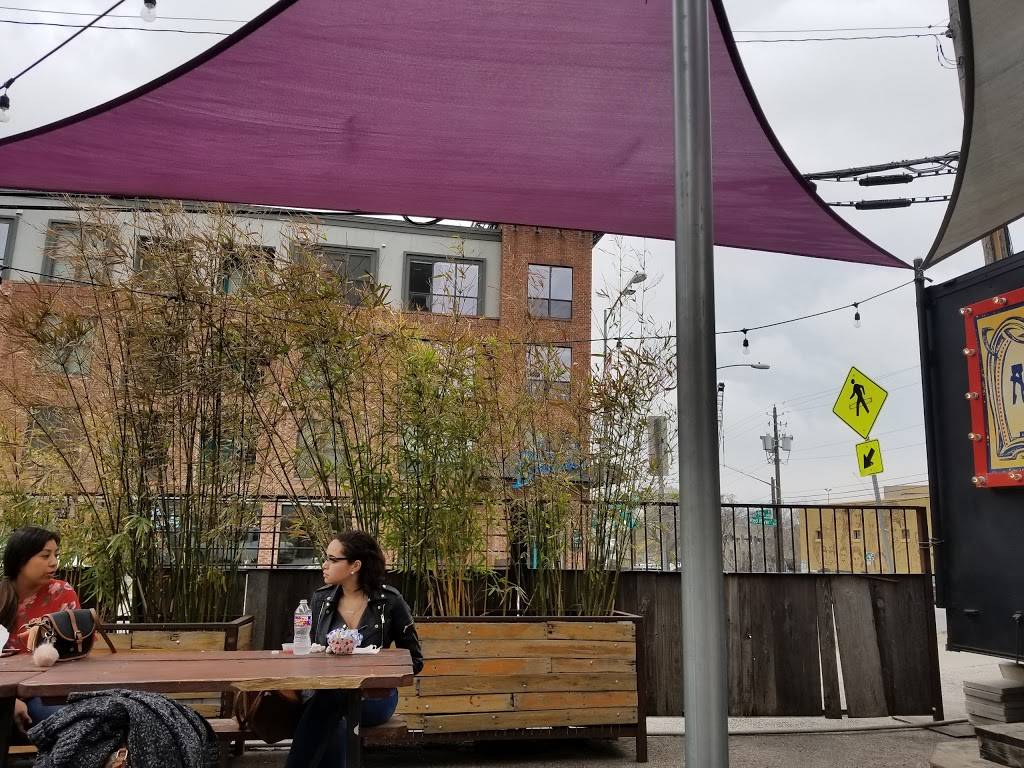 Arlos | restaurant | 900 Red River, Austin, TX 78702, USA | 5128401600 OR +1 512-840-1600