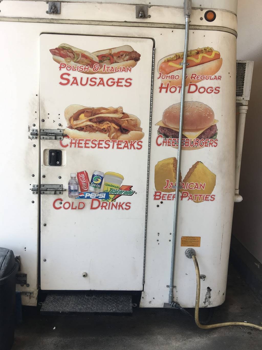 E And G Doghouse | restaurant | 7022 W Colonial Dr, Orlando, FL 32818, USA | 4074332254 OR +1 407-433-2254