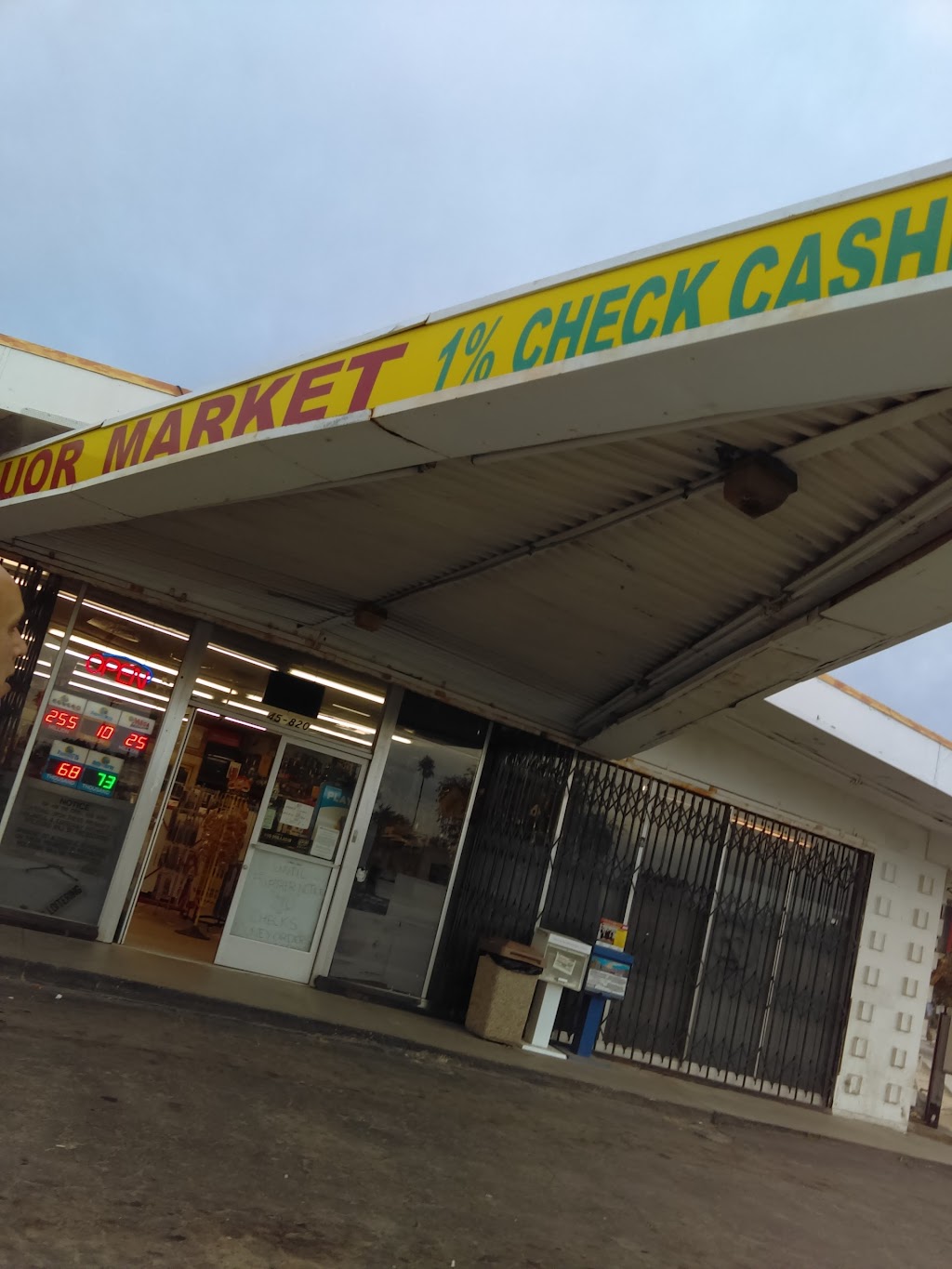 Shermans Oasis Liquor | restaurant | 45820 Oasis St, Indio, CA 92201, USA | 7603471438 OR +1 760-347-1438