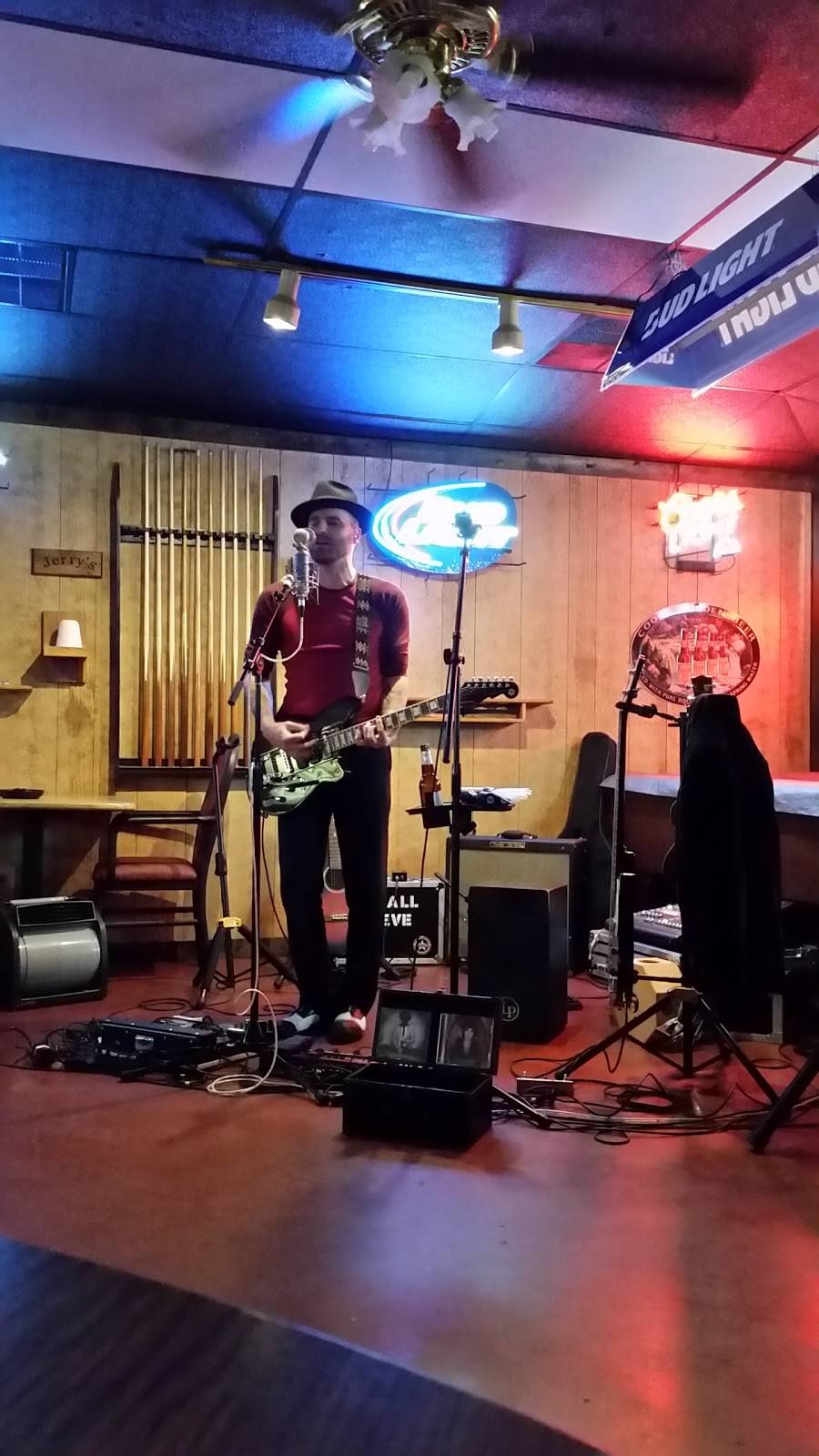 Red Door Bar & Grill | restaurant | 188 Pozza Ln, Springdale, AR 72762, USA | 4793619903 OR +1 479-361-9903