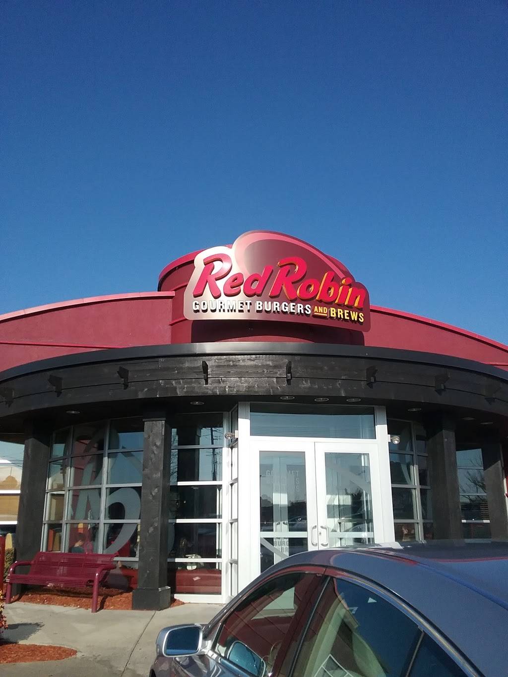 Red Robin Gourmet Burgers and Brews | restaurant | 502 Cross Creek Mall, Fayetteville, NC 28303, USA | 9108644550 OR +1 910-864-4550
