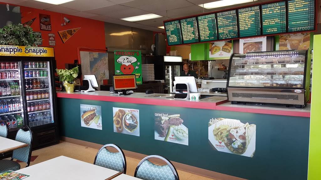 Freshlys Gyros & Cornedbeef | restaurant | 34500 Euclid Ave, Willoughby, OH 44094, USA | 4409464100 OR +1 440-946-4100