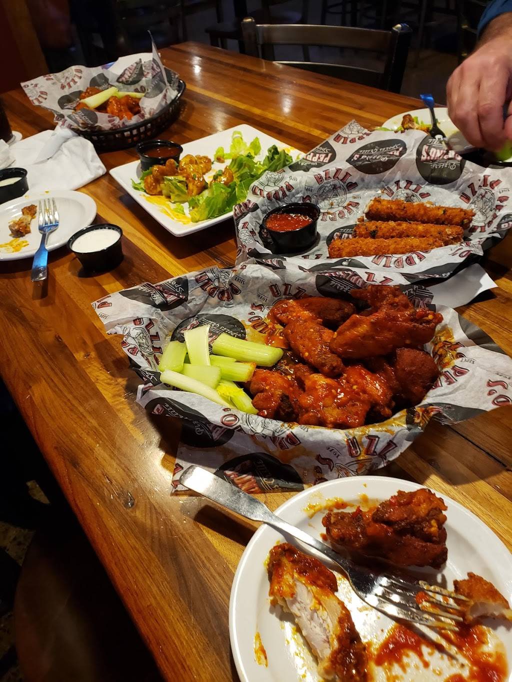 Peppinos Sports Grille & Pizzeria | restaurant | 1515 Eastport Dr, Grand Rapids, MI 49508, USA | 6165548880 OR +1 616-554-8880