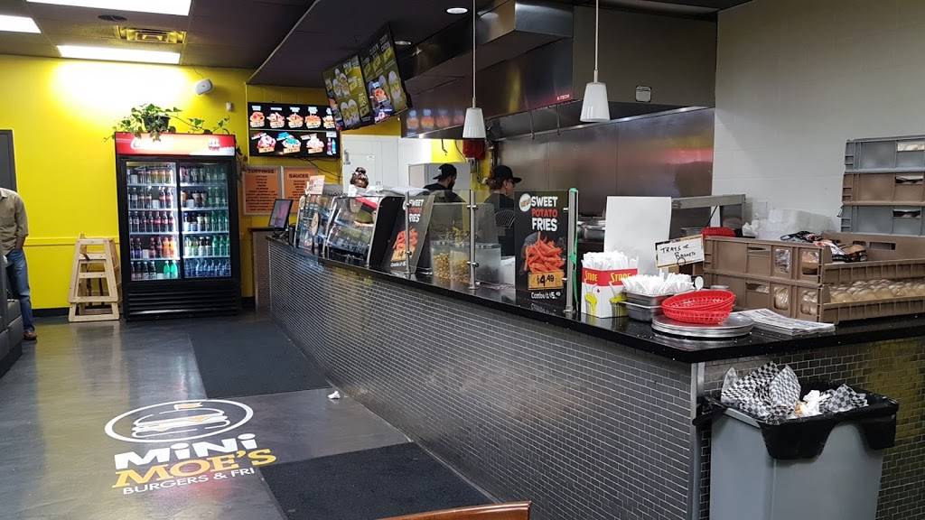 Mini Moes Burgers Fries and Funnel Cakes | restaurant | 1961 Lawrence Ave E #1, Scarborough, ON M1R 2Y8, Canada | 6473516637 OR +1 647-351-6637