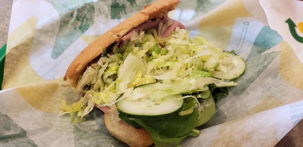 Subway Restaurants | restaurant | 1282 Hicksville Rd, Seaford, NY 11783, USA | 5168829300 OR +1 516-882-9300