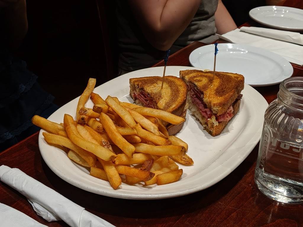 Huether Hotel | restaurant | 59 King St N, Waterloo, ON N2J 2X2, Canada | 5198863350 OR +1 519-886-3350