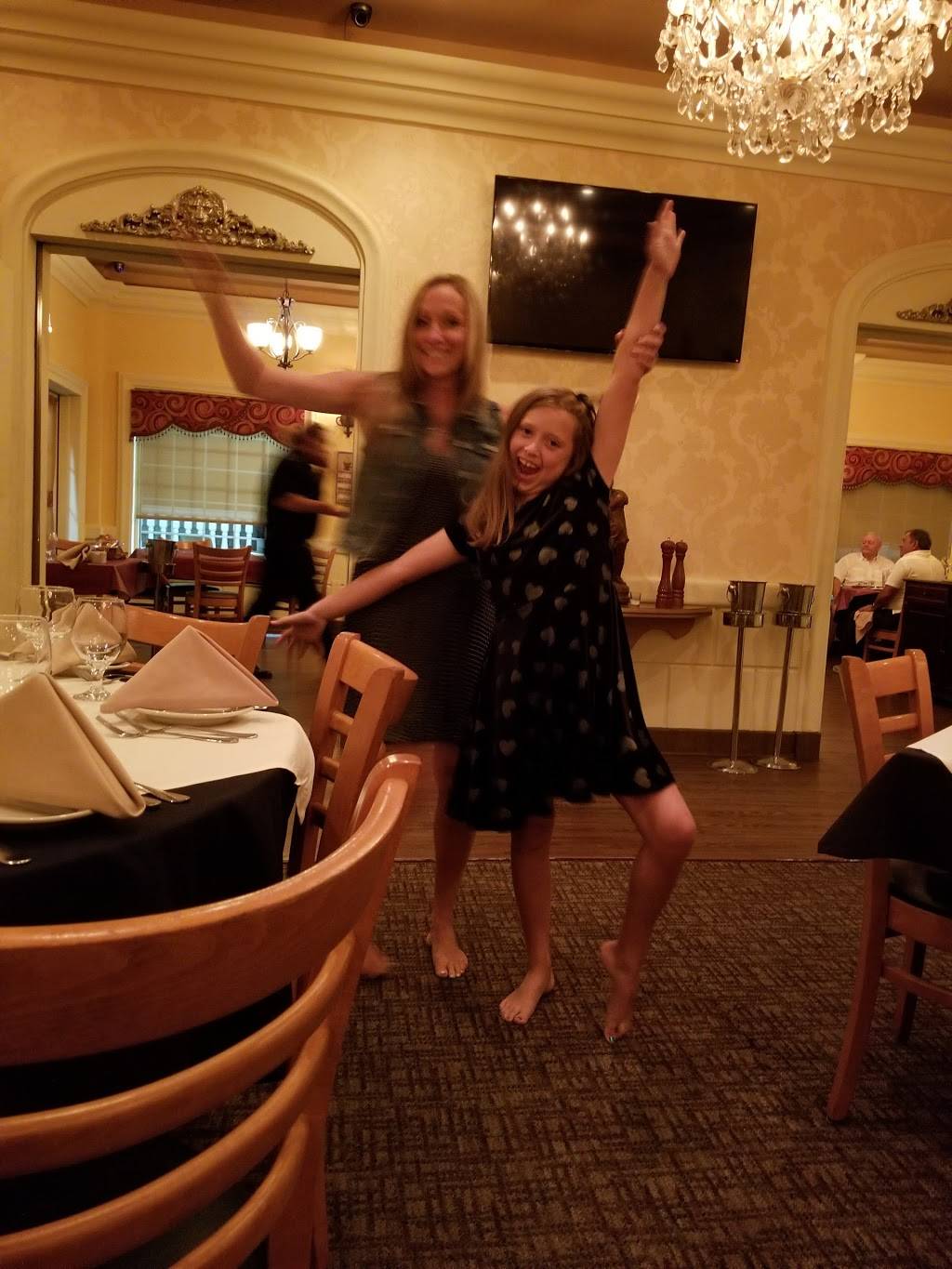 lorenzos | restaurant | 350 Mounts Corner Dr, Freehold, NJ 07728, USA | 7324146078 OR +1 732-414-6078