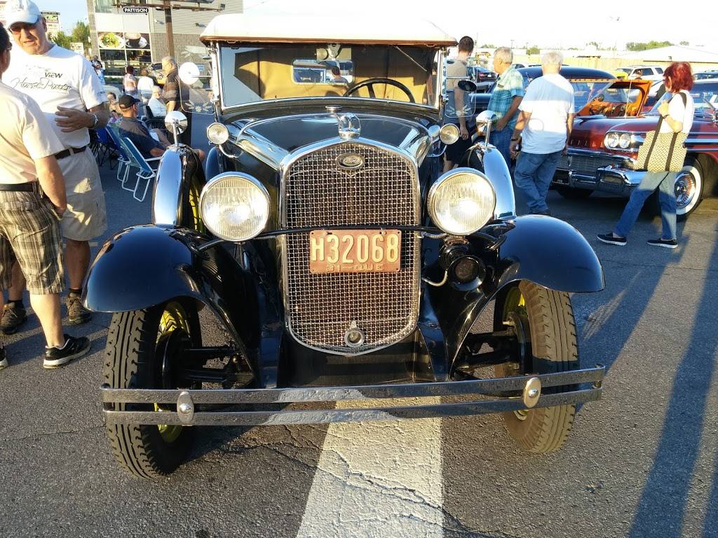 Harveys | restaurant | 8000 Boul Henri-Bourassa E, Montréal, QC H1E 1P2, Canada | 5143546944 OR +1 514-354-6944