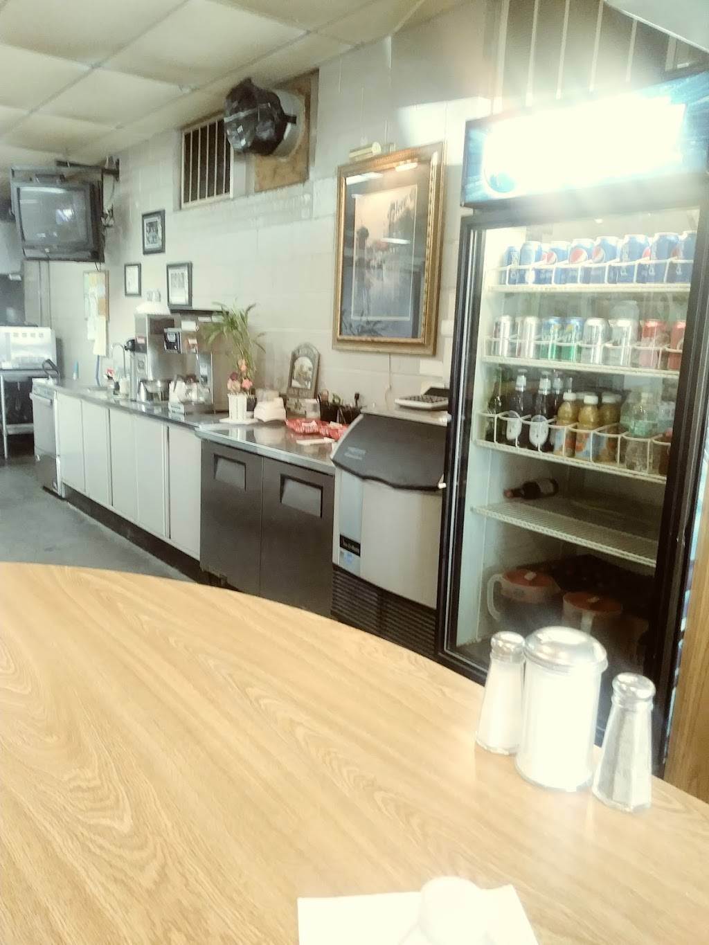 Riche Cafe | restaurant | 8117 E St Bernard Hwy, St Bernard, LA 70085, USA | 5046823300 OR +1 504-682-3300