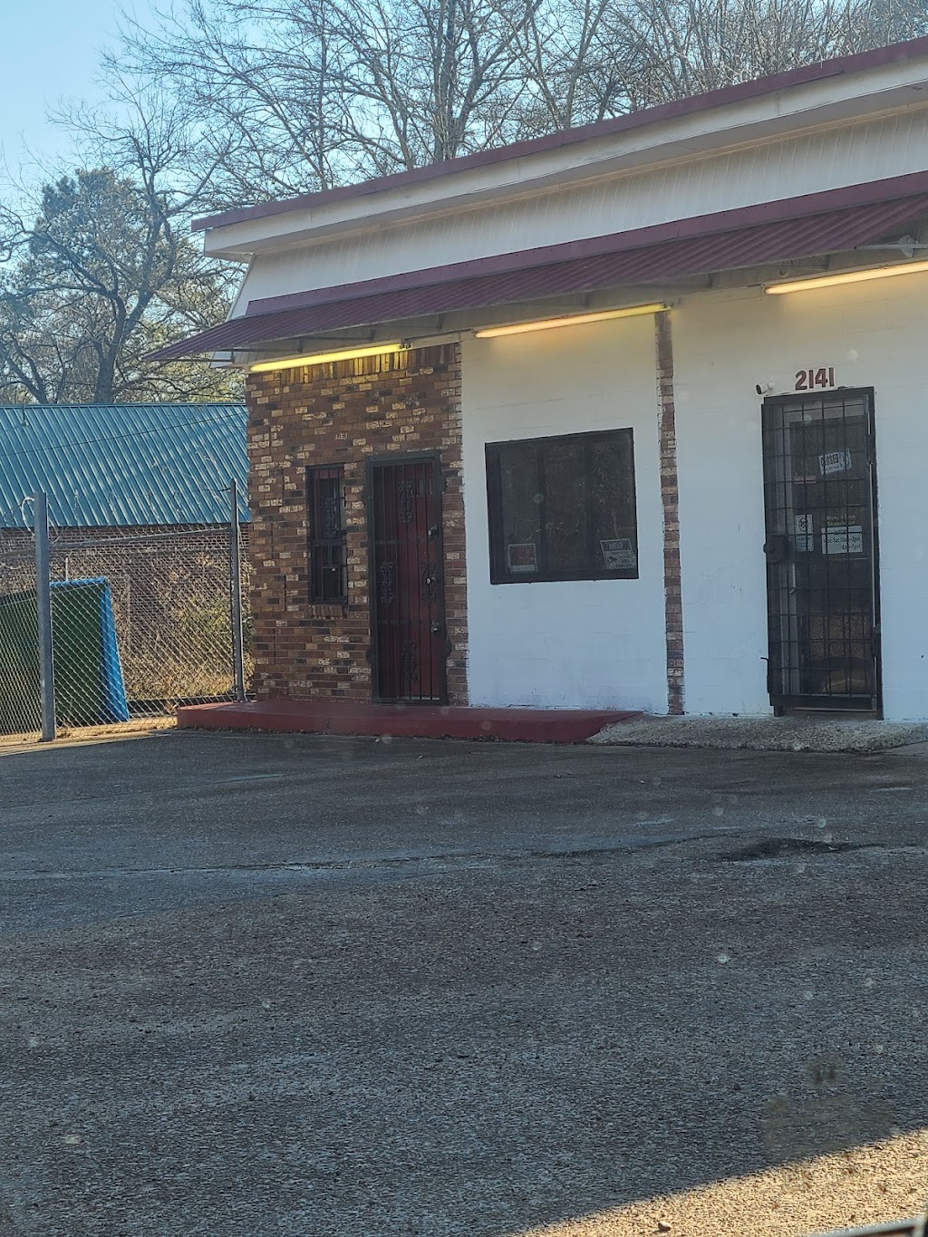 Mom& Pop | restaurant | 2141 Martin Luther King Jr Dr, Jackson, MS 39213, USA | 7692163498 OR +1 769-216-3498