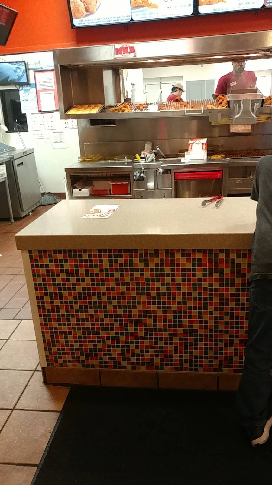 Popeyes Louisiana Kitchen | restaurant | 7606 Guilbeau Rd, San Antonio, TX 78250, USA | 2105097444 OR +1 210-509-7444