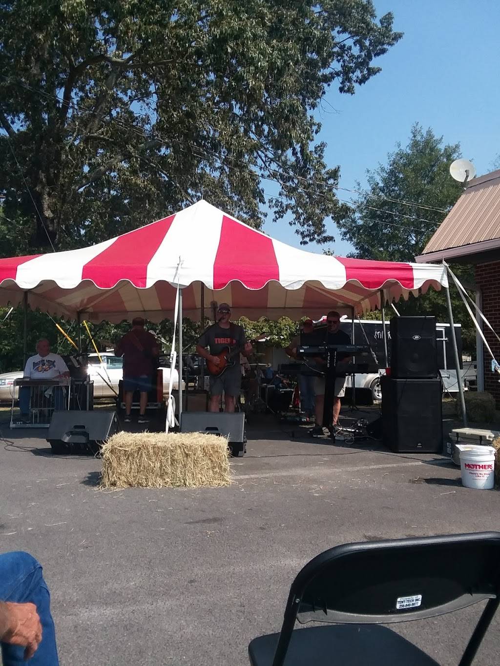 Dallas Place | restaurant | 26 Justice St, Crossville, AL 35962, USA | 2565287400 OR +1 256-528-7400