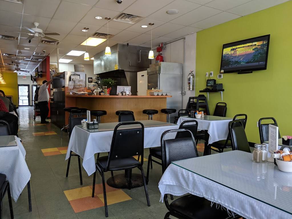 Family Table Cafe | restaurant | 3343 Auburn Rd, Auburn Hills, MI 48326, USA | 2482933351 OR +1 248-293-3351