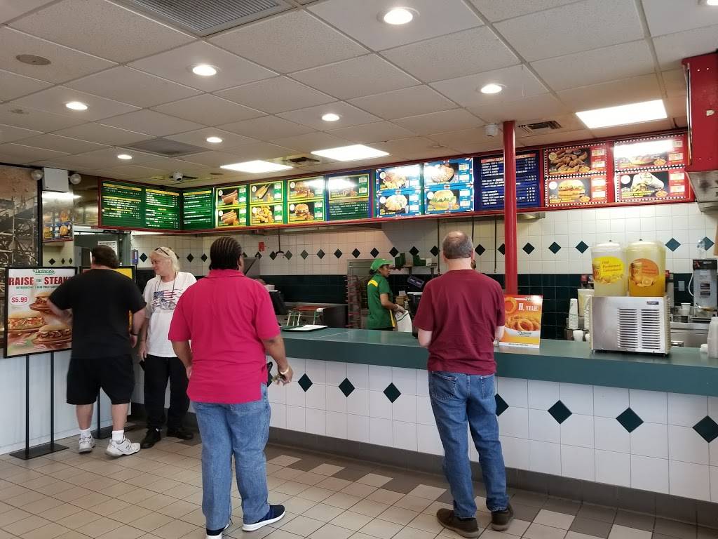 Nathans Famous | restaurant | 3380 Hillside Avenue, New Hyde Park, NY 11040, USA | 5162469440 OR +1 516-246-9440