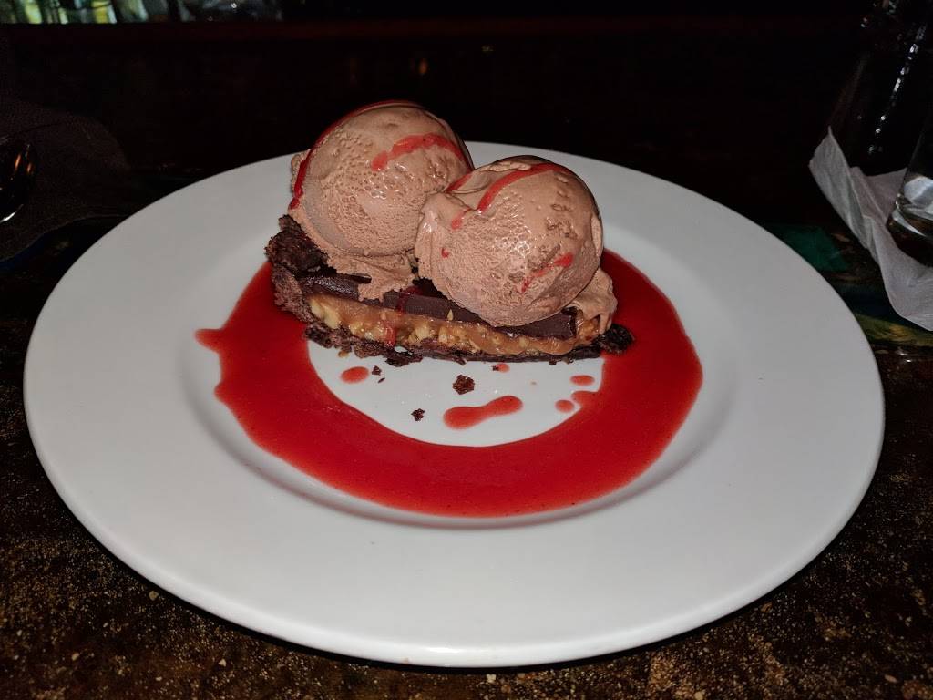 Social Urban Bar & Restaurant | restaurant | 509 E State St, Rockford, IL 61104, USA | 8157080877 OR +1 815-708-0877