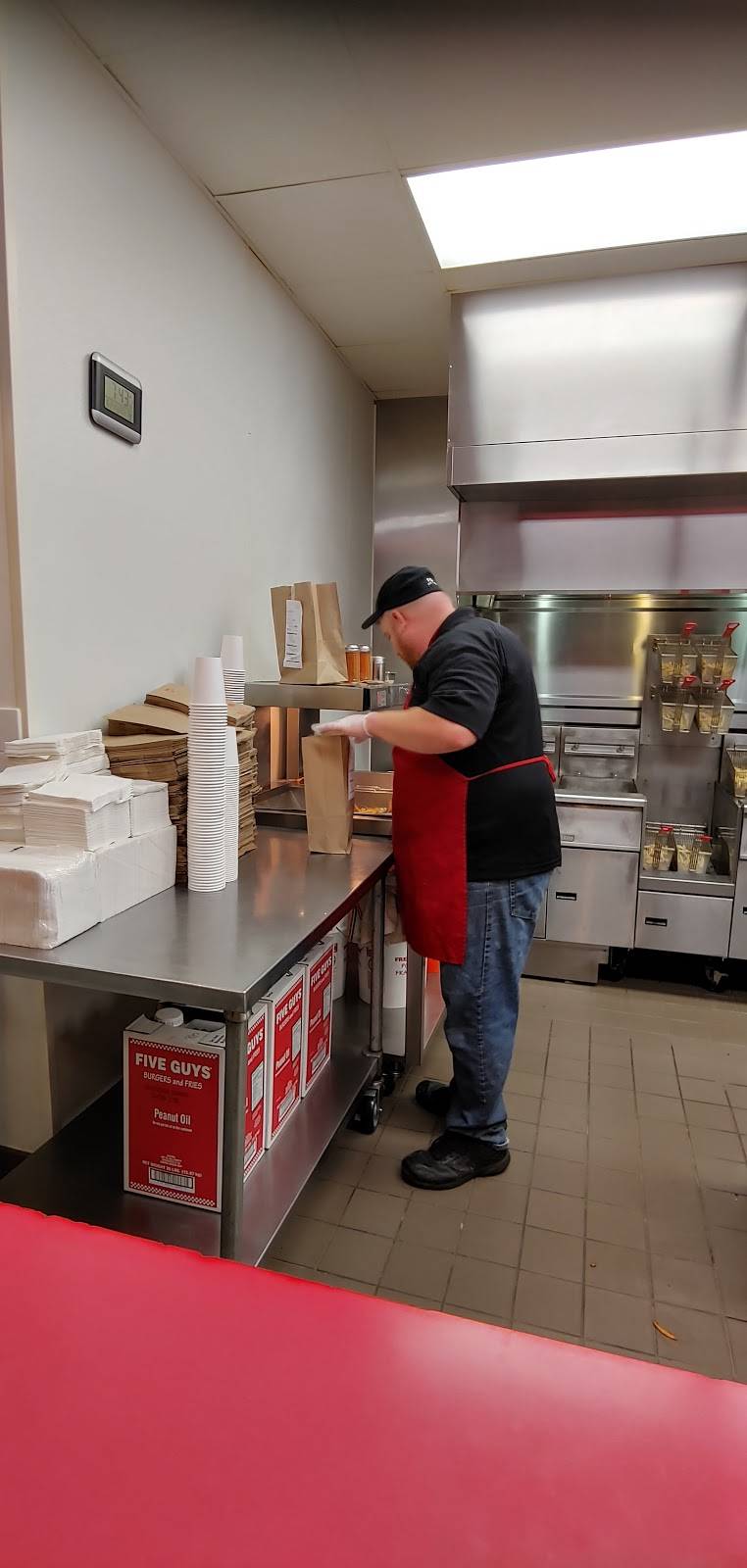 Five Guys | meal takeaway | 927 Holt Rd Suite 200, Webster, NY 14580, USA | 5858721746 OR +1 585-872-1746