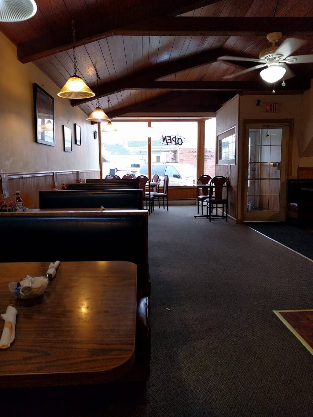 MAIN ST CAFE | restaurant | 5 W Main St, Evansville, WI 53536, USA | 6088821293 OR +1 608-882-1293