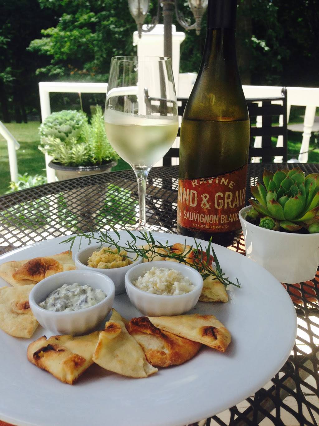 The Westover Inn | restaurant | 300 Thomas St, St. Marys, ON N4X 1B1, Canada | 5192842977 OR +1 519-284-2977