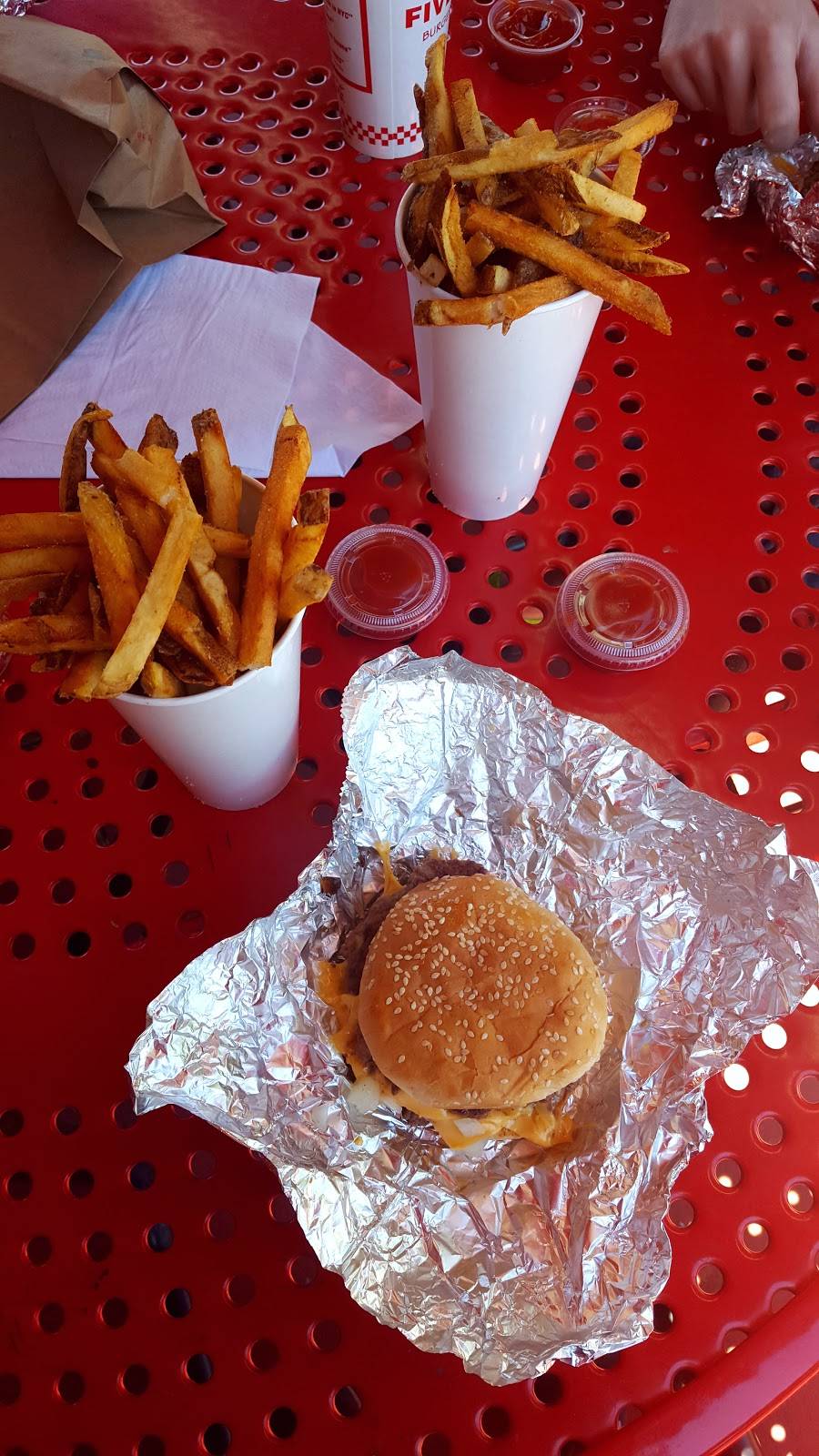 Five Guys | meal takeaway | 1315 Ridgeway Rd, Memphis, TN 38119, USA | 9016805386 OR +1 901-680-5386