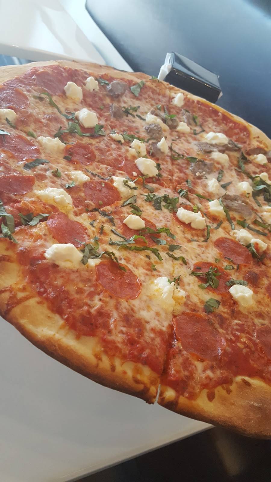 Milanas New York Pizzeria | restaurant | 165 E 4th St, Long Beach, CA 90802, USA | 5629011111 OR +1 562-901-1111