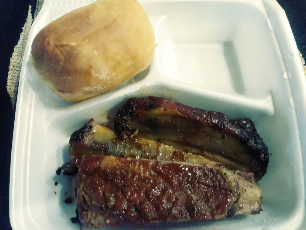 Dickeys Barbecue Pit | restaurant | 3721 N Interstate 35, Denton, TX 76210, USA | 9405665290 OR +1 940-566-5290