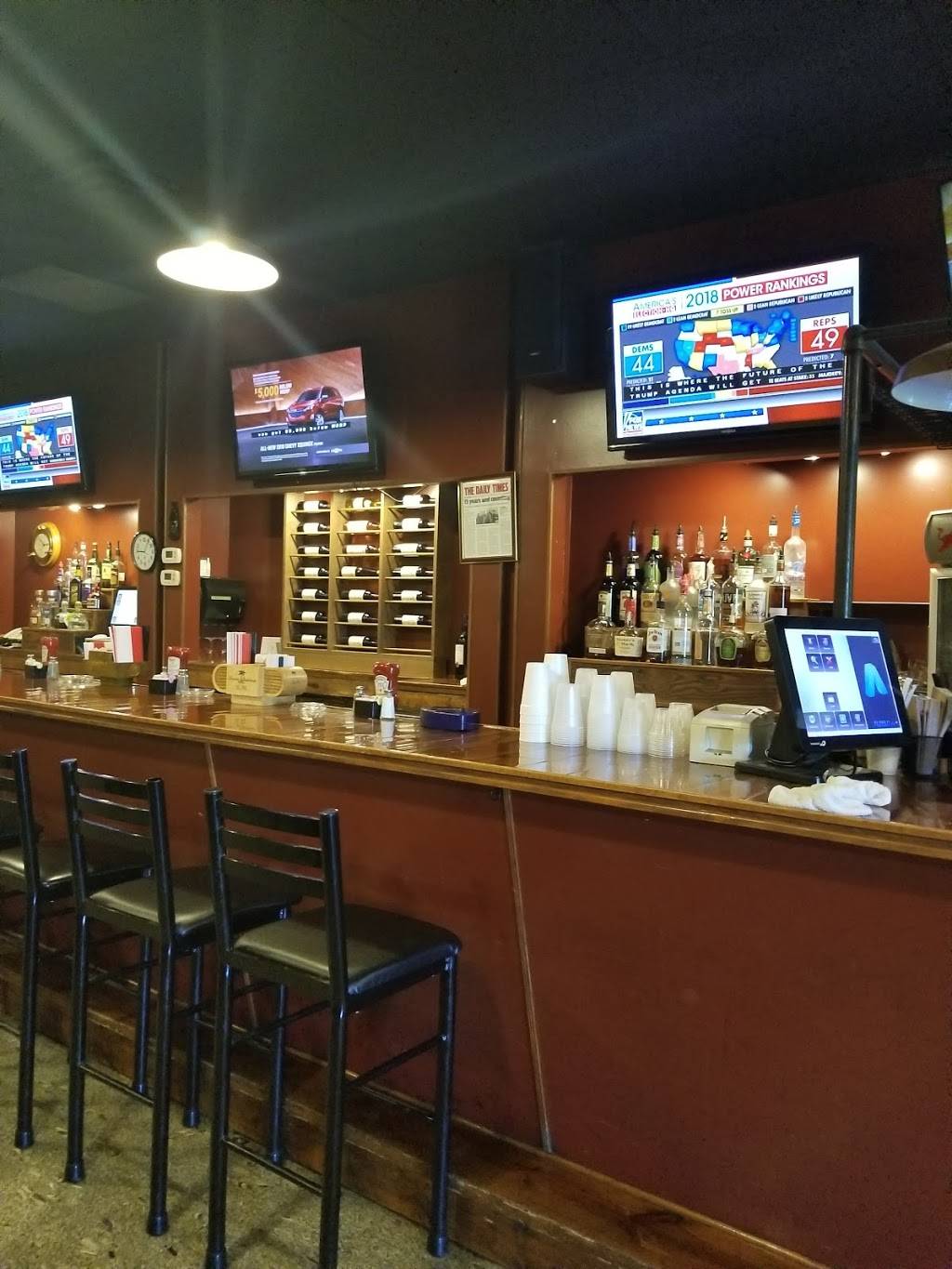 Waterfront Bar & Grill | restaurant | 404 Greenbelt Dr, Maryville, TN 37804, USA | 8656811212 OR +1 865-681-1212