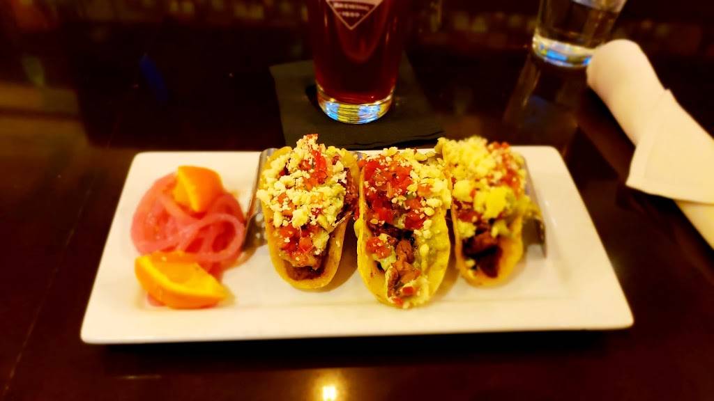 Toms Urban | restaurant | Main Terminal, 8300, Peña Blvd, Denver, CO 80249, USA | 3033426930 OR +1 303-342-6930