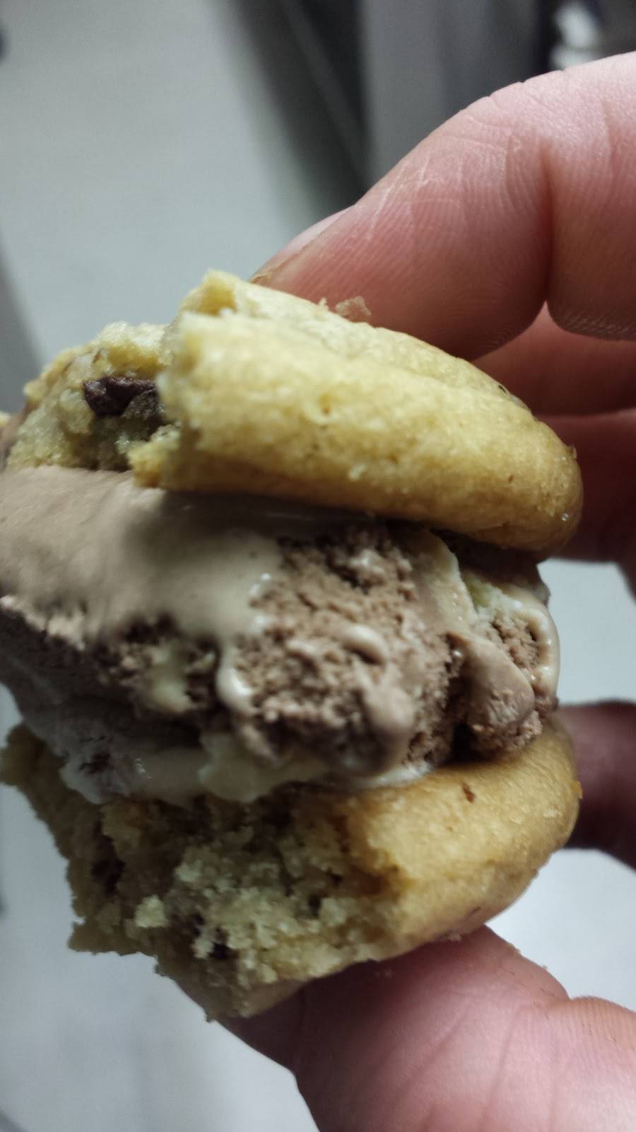 Chanterelle Bistro | restaurant | 33 Division St, Bowmanville, ON L1C 2Z3, Canada | 9056238772 OR +1 905-623-8772