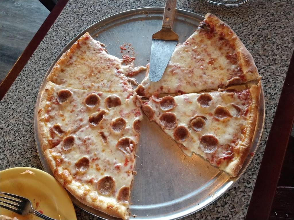 J. Dels Pizza | restaurant | 2664 Teaster Ln #104A, Pigeon Forge, TN 37863, USA | 8653663050 OR +1 865-366-3050