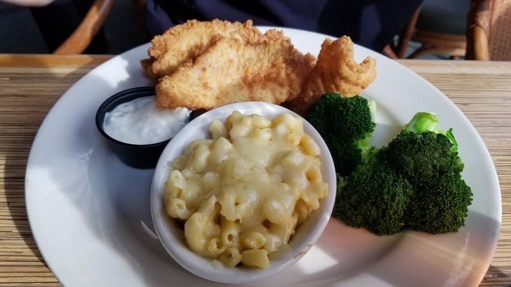 Calhouns On The River | restaurant | 400 Neyland Dr, Knoxville, TN 37902, USA | 8656733355 OR +1 865-673-3355