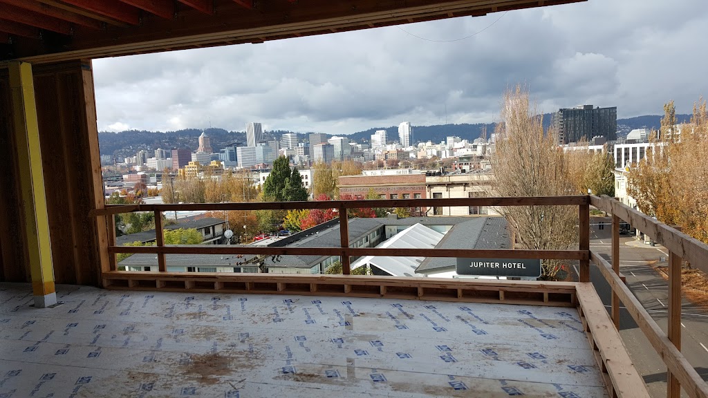 Trio Lounge | restaurant | 909 E Burnside St, Portland, OR 97214, USA | 5032345003 OR +1 503-234-5003