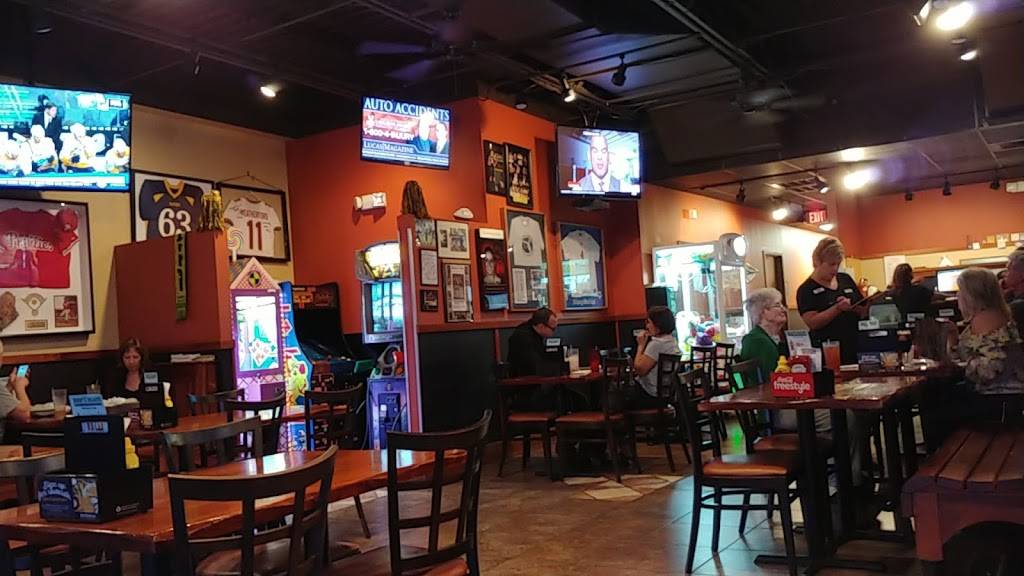 Beef O Bradys | night club | 7040 Land O Lakes Blvd #108, Land O Lakes, FL 34638, USA | 8133886893 OR +1 813-388-6893