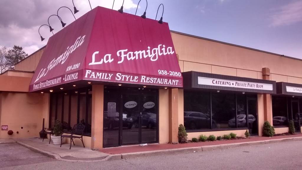 La Famiglia | restaurant | 641 Old Country Rd, Plainview, NY 11803, USA | 5169382050 OR +1 516-938-2050