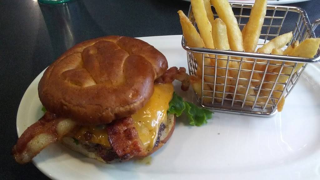 Friendlys | restaurant | 40 Bedford St, Middleborough, MA 02346, USA | 5089473900 OR +1 508-947-3900