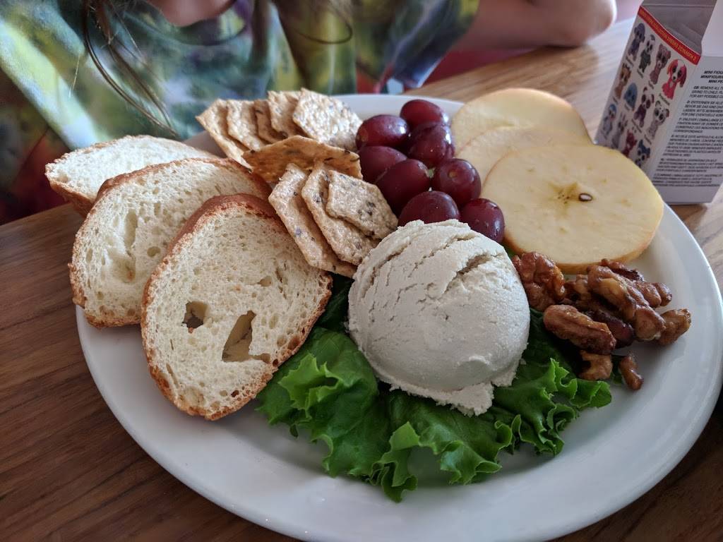 The Dancing Dog Eatery & Juicery | restaurant | 126 W Main St, Urbana, IL 61801, USA | 2175521344 OR +1 217-552-1344